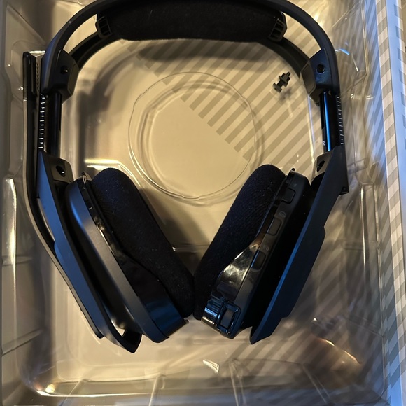 Astro A50 Headset With Doc For Xbox & PC - Picture 6 of 6